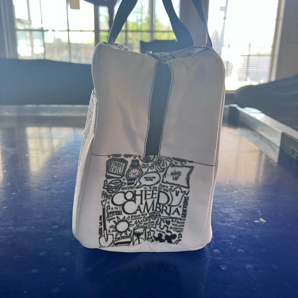 Coheed And Cambria lunchbox and keychain - Picture 4 of 5